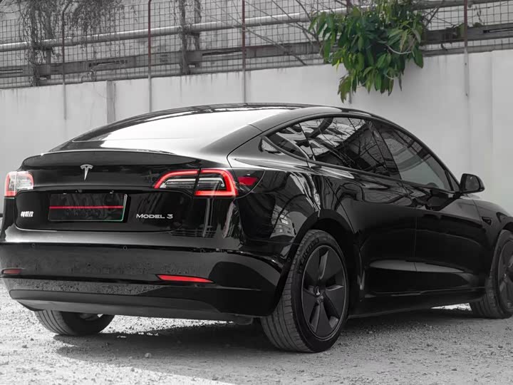 Фото 8 - Tesla Model 3