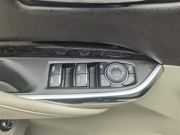 Фото 9 - Cadillac XT4