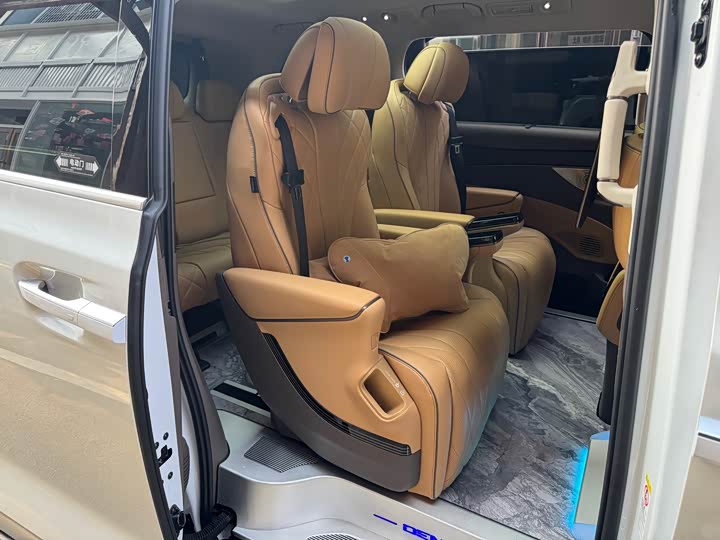 Фото 8 - Denza D9