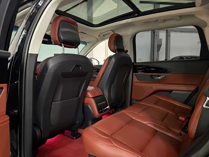 Фото 7 - Lincoln Nautilus