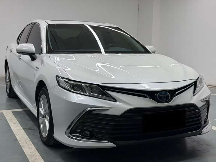 Фото 1 - Toyota Camry