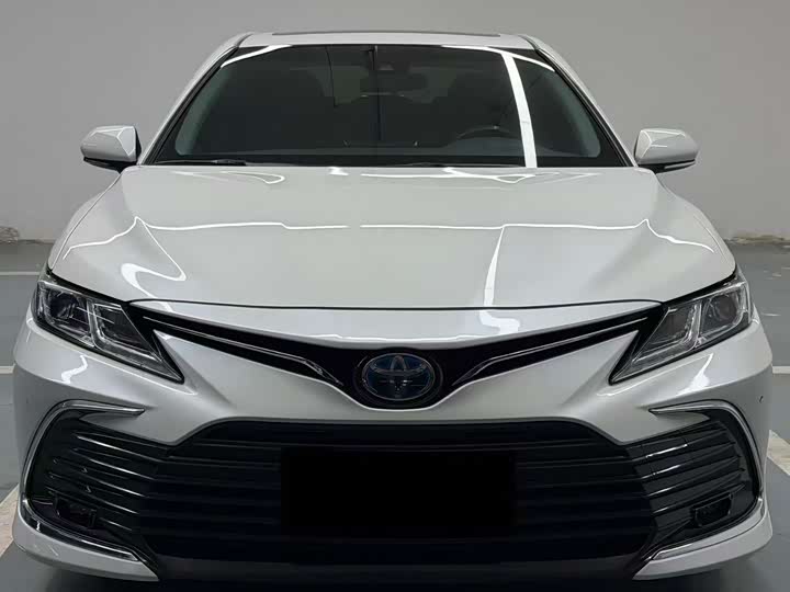 Фото 2 - Toyota Camry