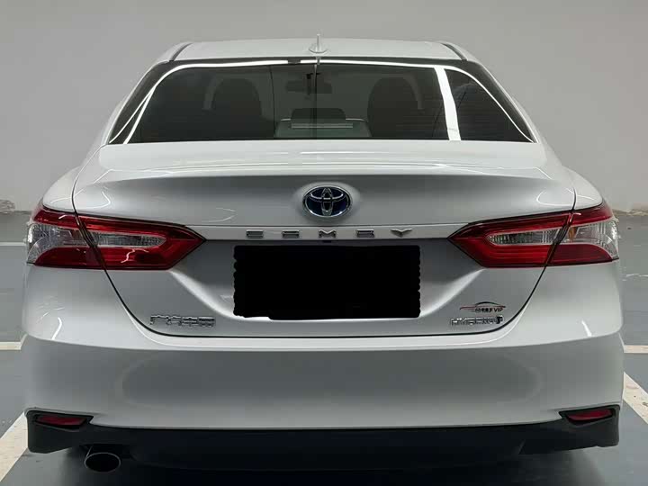 Фото 8 - Toyota Camry