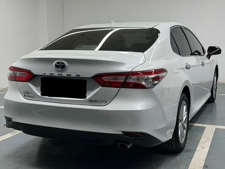 Фото 9 - Toyota Camry