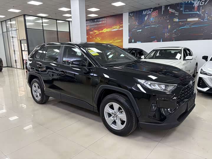Фото 3 - Toyota RAV4