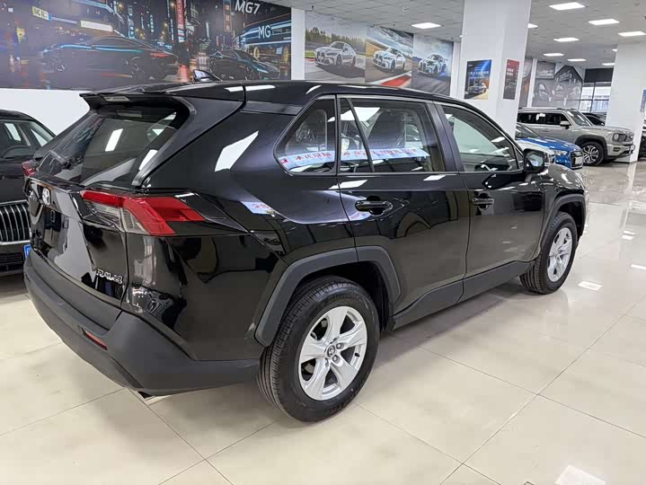 Фото 6 - Toyota RAV4