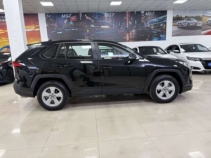 Фото 7 - Toyota RAV4