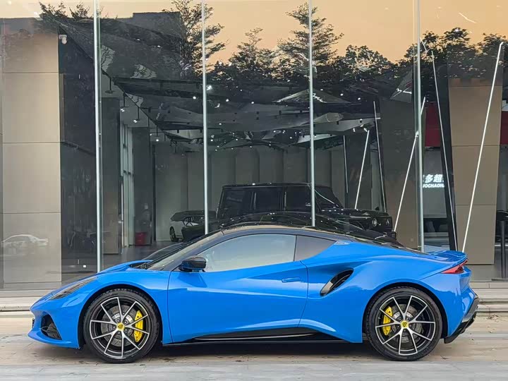 Фото 2 - Lotus Emira