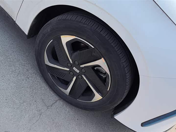 Фото 6 - Geely Galaxy L6