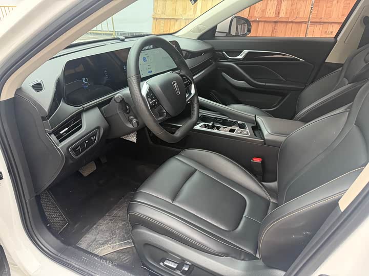 Фото 4 - Bestune B70