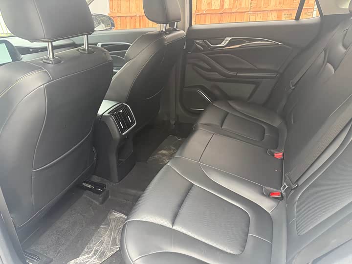 Фото 7 - Bestune B70