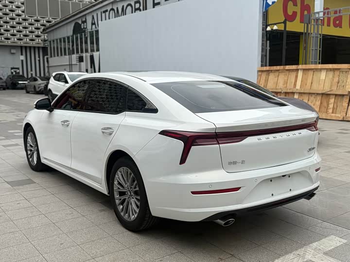 Фото 9 - Bestune B70