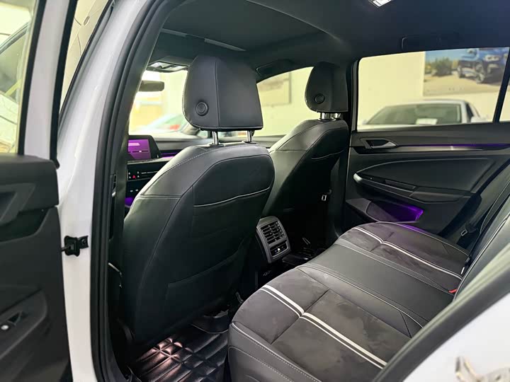 Фото 8 - Volkswagen Golf