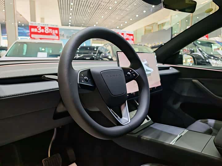 Фото 6 - Tesla Model Y