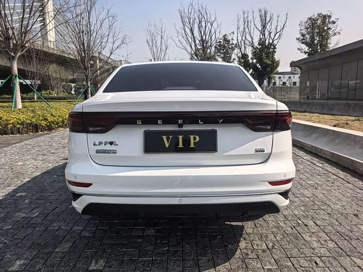 Фото 9 - Geely Emgrand