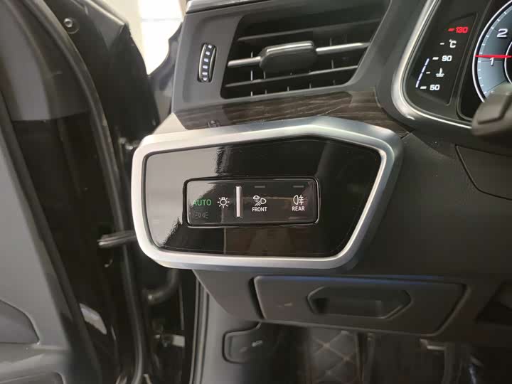 Фото 7 - Audi A6L