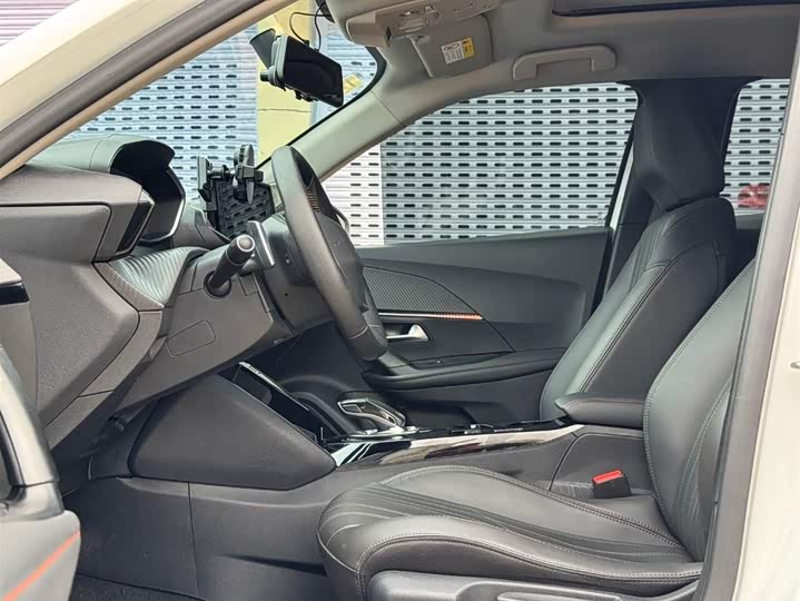 Photo 4 - Peugeot 2008