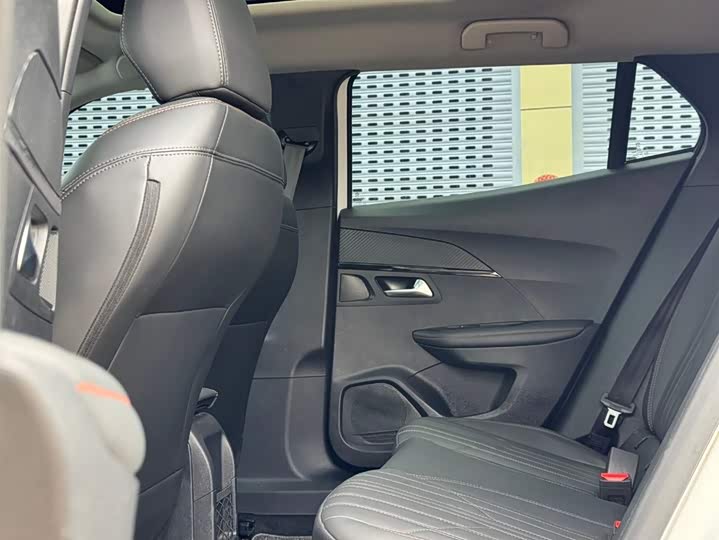 Photo 9 - Peugeot 2008