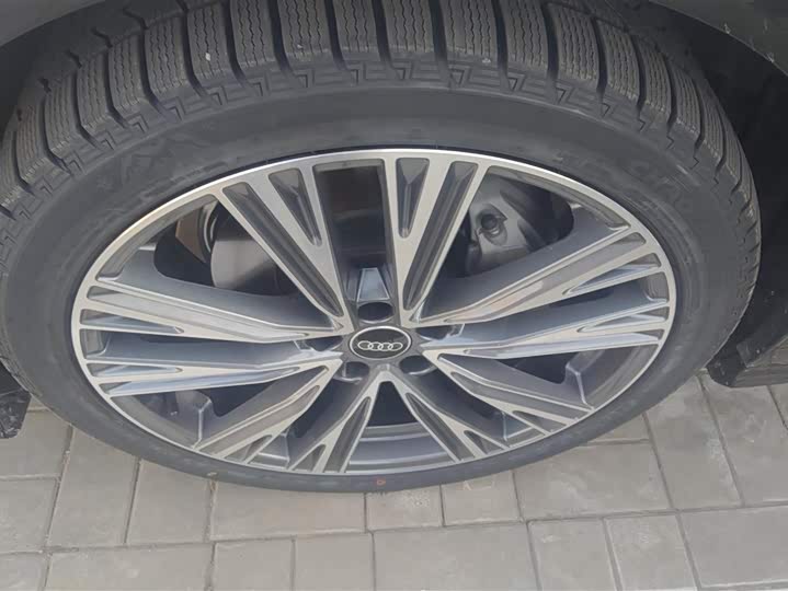 Фото 6 - Audi A6L