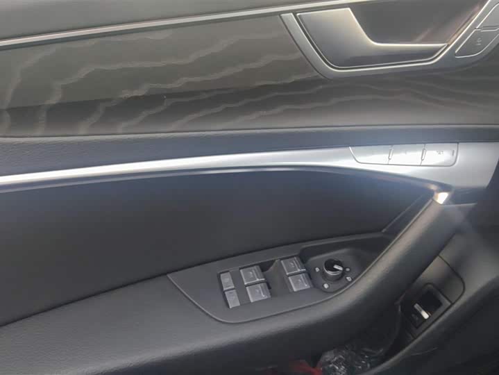 Фото 7 - Audi A6L