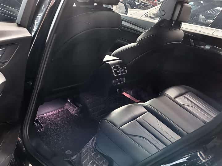 Фото 6 - Audi Q5L