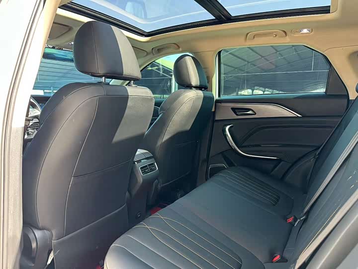 Фото 9 - Bestune T77