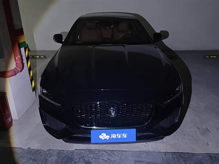 Фото 2 - Jaguar XE L