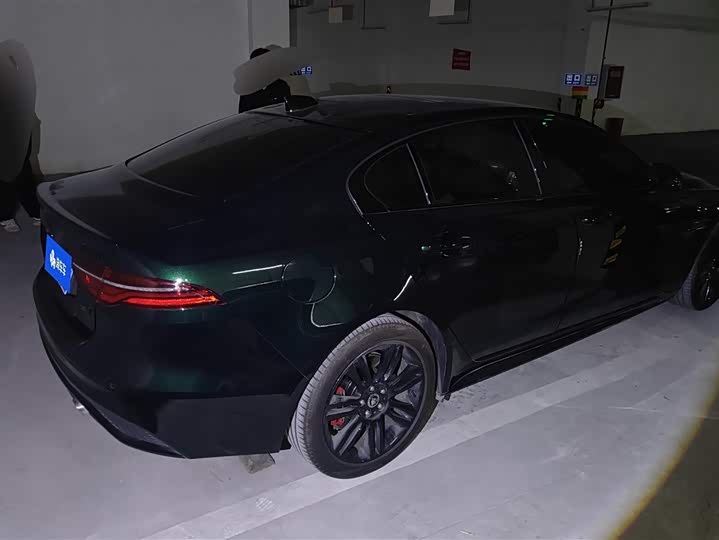Фото 3 - Jaguar XE L