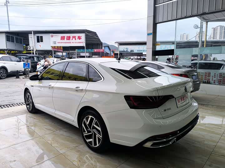 Фото 9 - Volkswagen Sagitar L