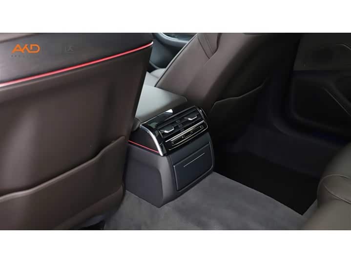 Фото 9 - Audi A8