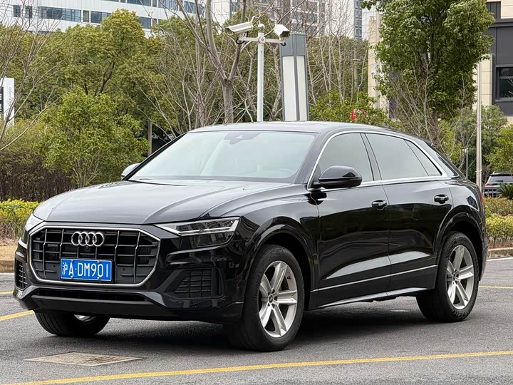 Фото 1 - Audi Q8