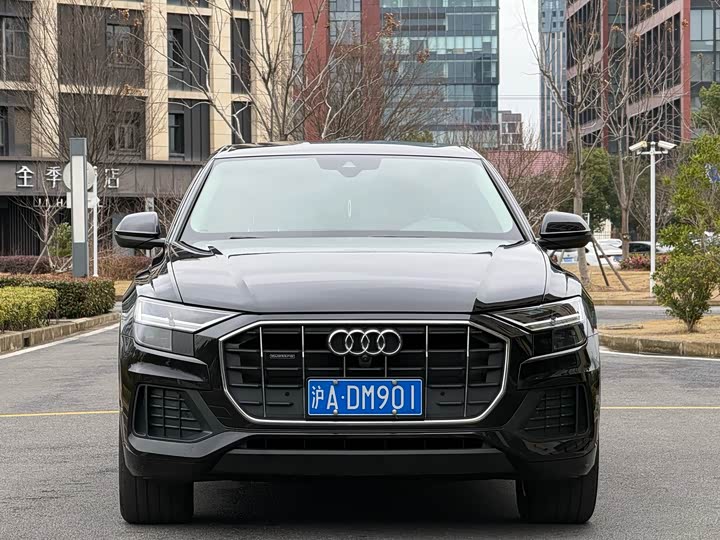Фото 2 - Audi Q8