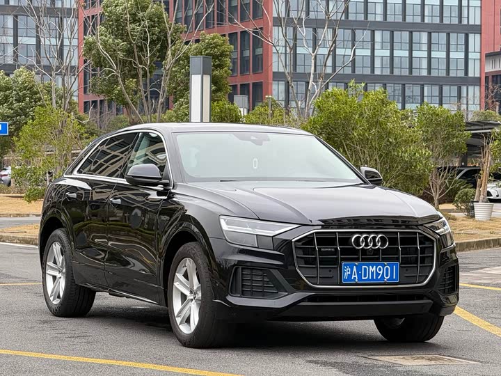 Фото 3 - Audi Q8
