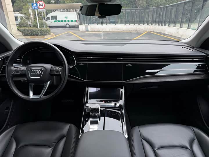 Фото 5 - Audi Q8