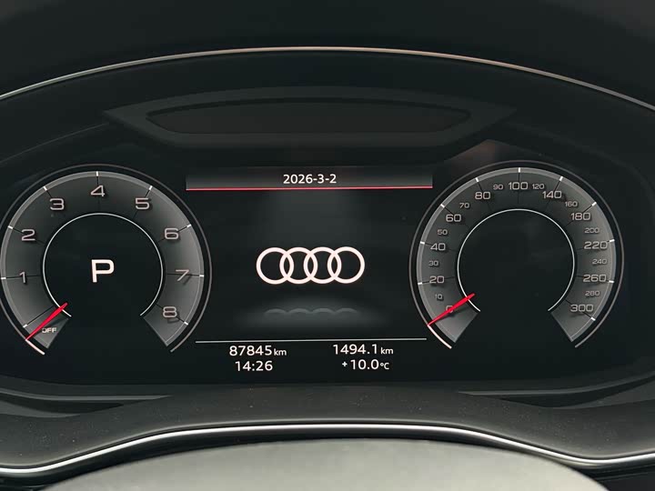 Фото 7 - Audi Q8