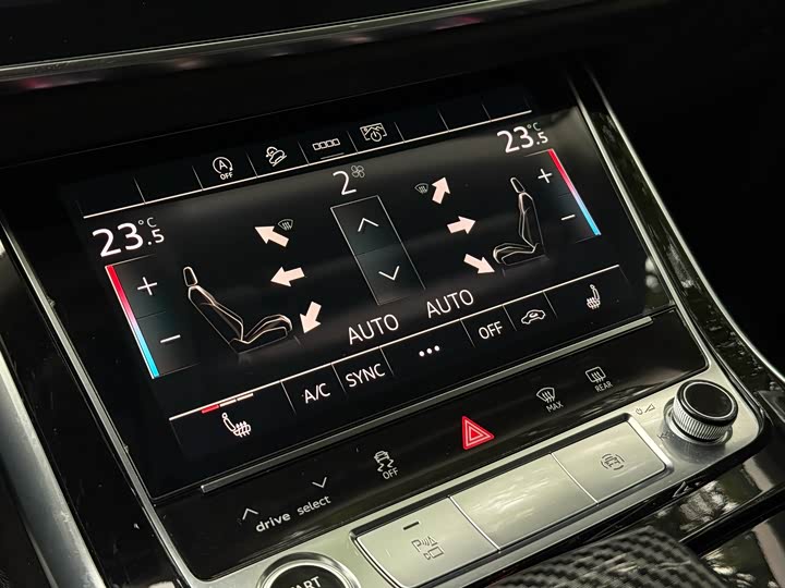 Фото 8 - Audi Q8