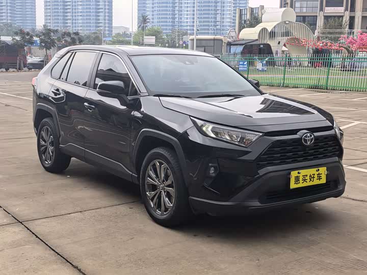 Фото 3 - Toyota RAV4