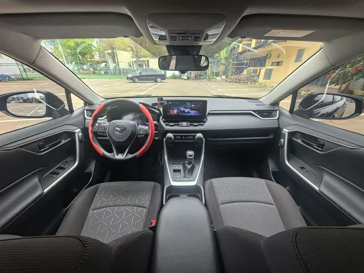 Фото 9 - Toyota RAV4