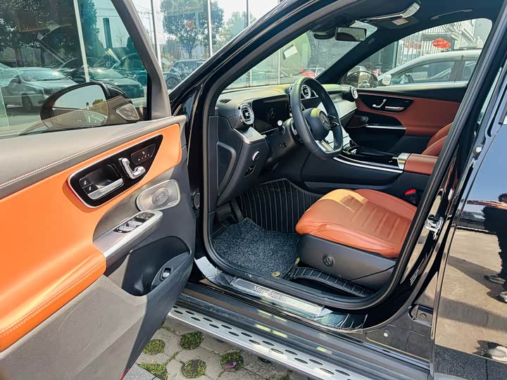 Photo 4 - Mercedes-Benz GLC-Class