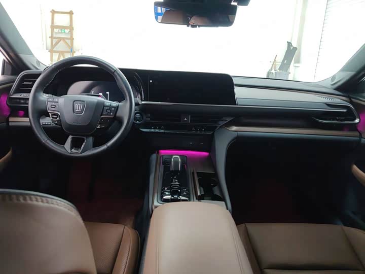 Фото 6 - Toyota Crown Sedan