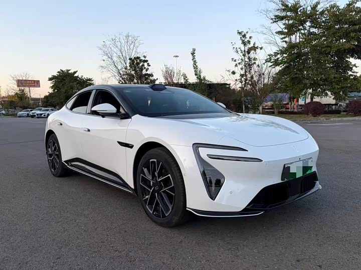 Фото 3 - Avatr 06