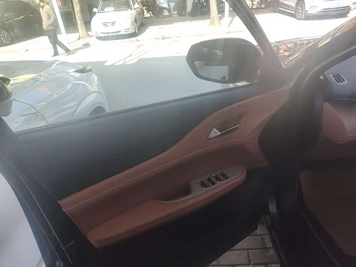 Фото 4 - Changan UNI-Z Hybrid