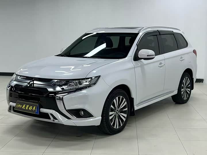 Photo 1 - Mitsubishi Outlander