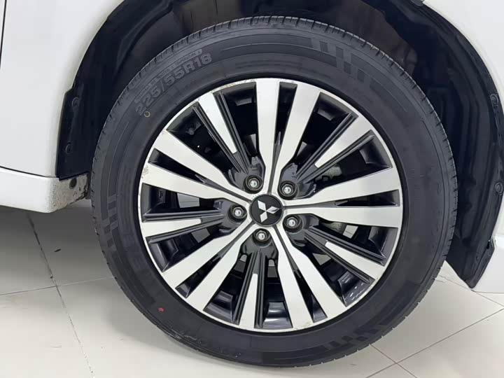 Photo 9 - Mitsubishi Outlander