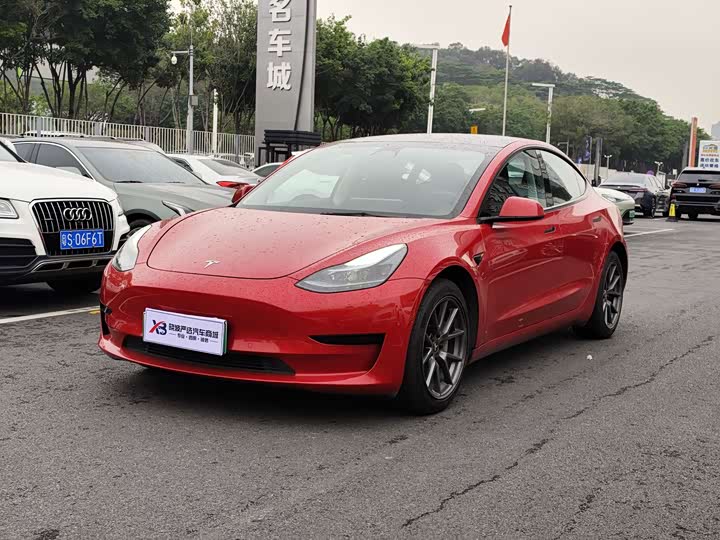 Фото 1 - Tesla Model 3