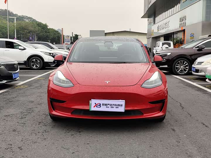 Фото 2 - Tesla Model 3