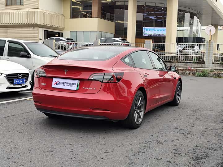 Фото 6 - Tesla Model 3