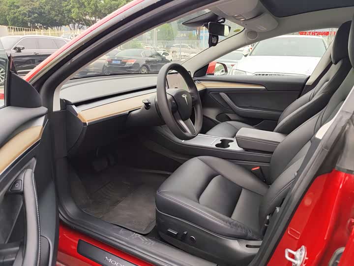 Фото 7 - Tesla Model 3