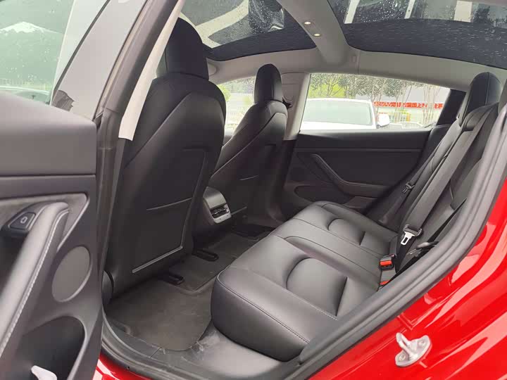 Фото 8 - Tesla Model 3