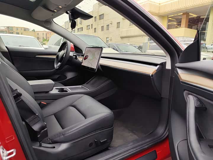 Фото 9 - Tesla Model 3